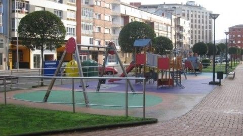 Mejora en los parques infantiles y eliminación de la arena