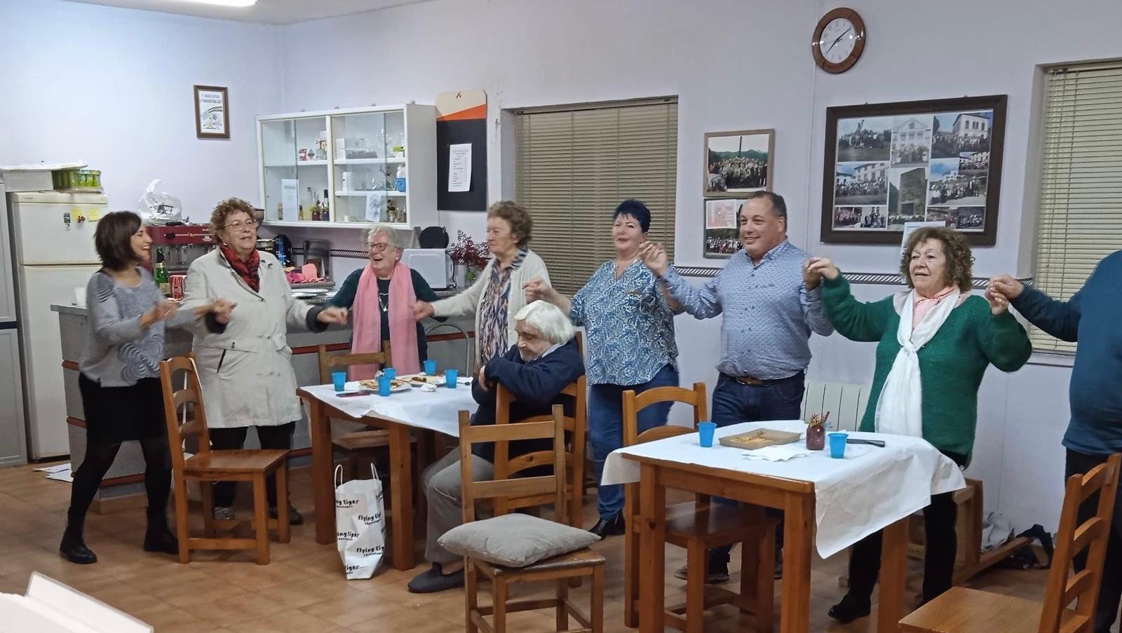 Fiesta de Navidad de la Asociación de Tercera Edad “El Álamo” de Bustiello